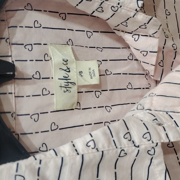 Pink Blouse with Hearts - Picture 3 of 6